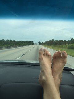 Laura Flores feet photo 6