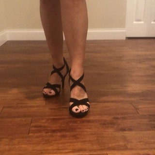 Laura Flores feet photo 3