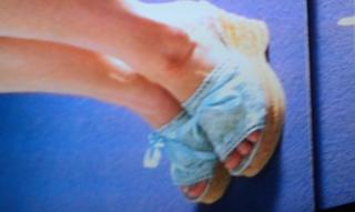Laura Fraser feet photo thumbnail