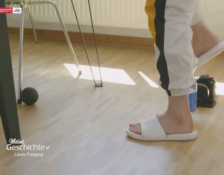 Laura Freigang feet photo 3
