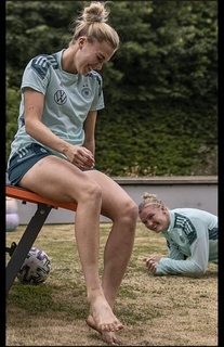 Laura Freigang feet photo 1