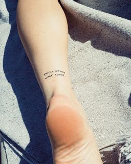 Laura Freigang feet photo 3