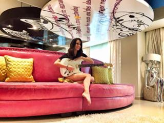 Laura González feet photo thumbnail
