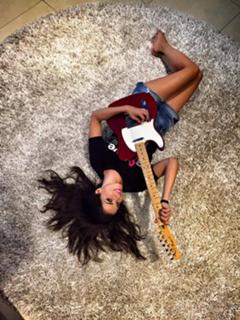 Laura González feet photo thumbnail