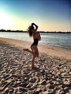Laura González feet photo thumbnail