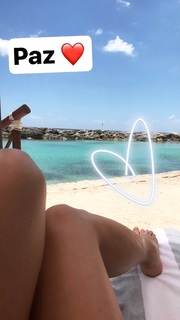 Laura González feet photo thumbnail