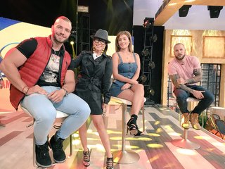 Laura González feet photo thumbnail