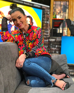 Laura González feet photo thumbnail