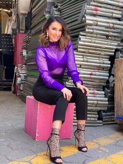 Laura González feet photo thumbnail