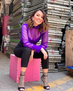 Laura González feet photo thumbnail