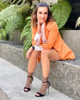 Laura González feet photo thumbnail