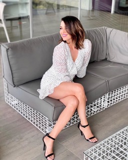 Laura González feet photo thumbnail