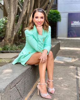 Laura González feet photo thumbnail