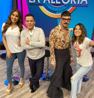 Laura González feet photo thumbnail
