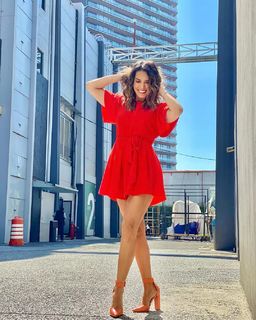 Laura González feet photo thumbnail