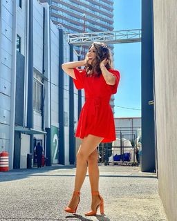 Laura González feet photo thumbnail