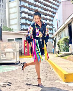 Laura González feet photo thumbnail