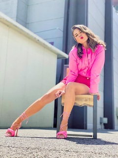 Laura González feet photo thumbnail