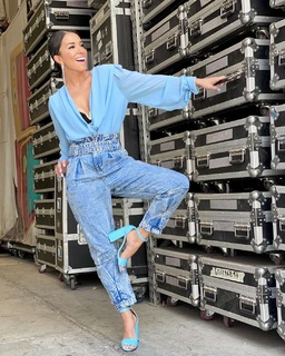 Laura González feet photo thumbnail