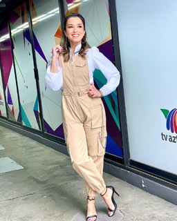 Laura González feet photo thumbnail
