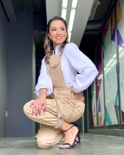 Laura González feet photo thumbnail