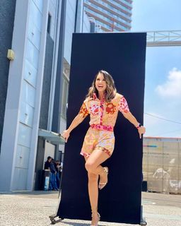 Laura González feet photo thumbnail