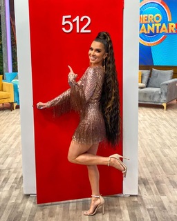 Laura González feet photo thumbnail