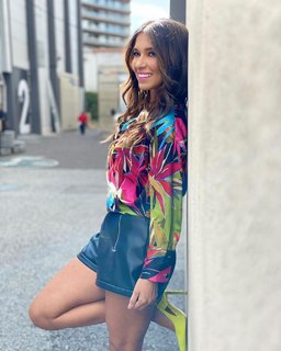 Laura González feet photo thumbnail