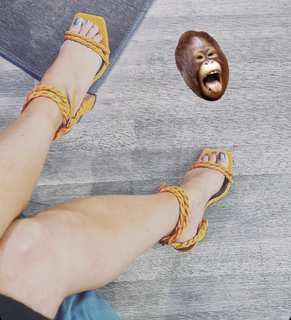 Laura González feet photo thumbnail