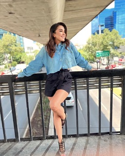 Laura González feet photo thumbnail