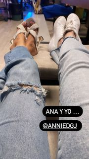 Laura González feet photo thumbnail
