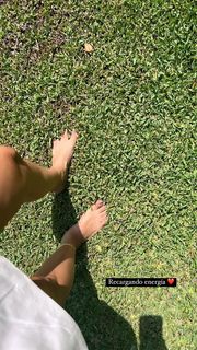 Laura González feet photo thumbnail