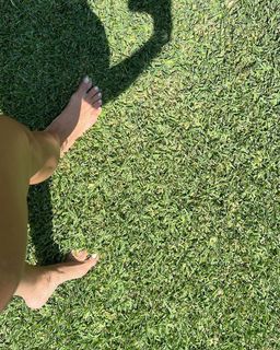 Laura González feet photo thumbnail