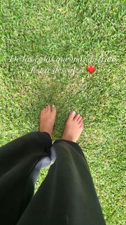 Laura González feet photo thumbnail