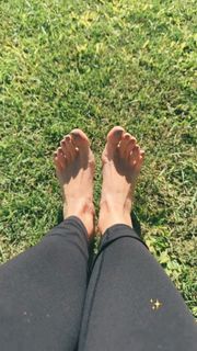 Laura González feet photo thumbnail