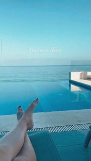 Laura González feet photo thumbnail