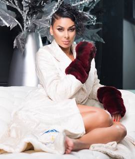 Laura Govan feet photo 3