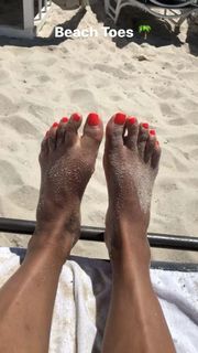 Laura Govan feet photo 5