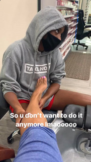 Laura Govan feet photo 11
