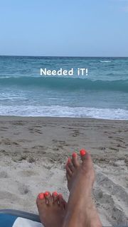 Laura Govan feet photo 8