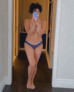 Laura Govan feet photo 17