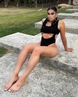 Laura Govan feet photo 11