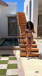 Laura Govan feet photo 8