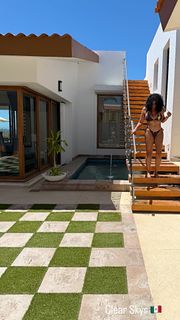 Laura Govan feet photo 6