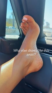 Laura Govan feet photo 11
