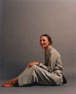 Laura Haddock feet photo thumbnail