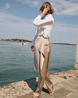 Laura Haddock feet photo thumbnail