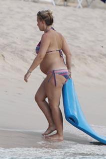 Laura Hamilton feet photo thumbnail