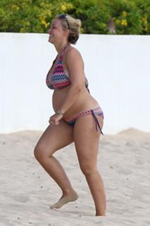 Laura Hamilton feet photo thumbnail