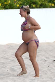 Laura Hamilton feet photo thumbnail